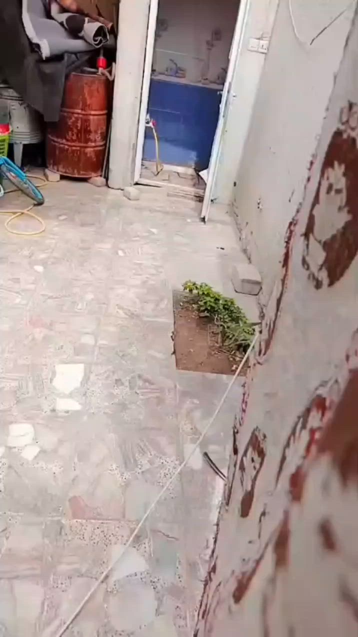 يا الله سلام عليكم عدنه بيت للبيع 150
شارع المطار الجديد شارع شركت هونداي مسافه قليله لشارع الرئيسي 
السعر بلاش 30بيه مجال
ستقبال +غرفتين +صاله مفتوحه+حمام او تواليت داخلي +مرافق خارجي طارمه  البيت بلوك صب كونكريت 
رقم صاحب الدار ‏‪***********‬‏
