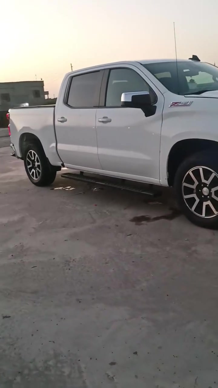 السلام عليكم للبيع سلفرادو موديل 2023 فول مواصفات محرك 8 گير طرح شاشه كبيره باب كبير بودي قصير بصمع تشقير وابواب مواصفات المطلوبه وبيها كثير مواصفات  رقم دهوك بسمي اتريد تحويل اتريد وكاله ويرهم مراوس بس يكون الفرق نقد شراي اتصل ***********

