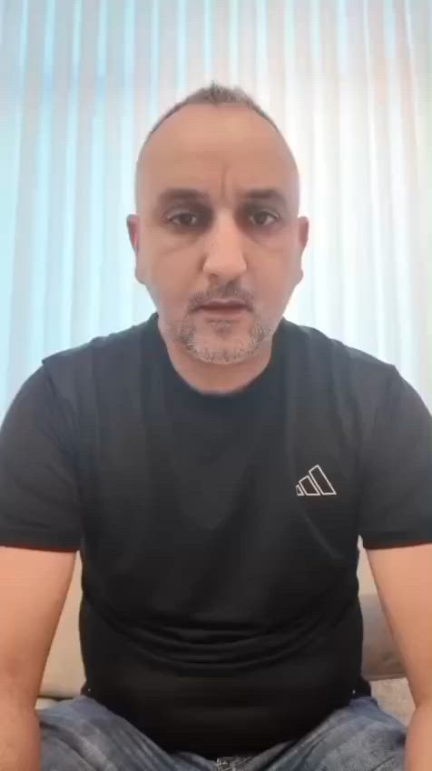 الاخطاء والمضاعفات لقدم السكري تشمل:

*تقرحات وجروح لا تلتئم.
*التهابات في الجلد والعظام.
*الغرغرينا (موت الأنسجة).
*تشوهات في شكل القدم مثل أصابع القدم المطرقية.
*فقدان الإحساس مما يزيد من خطر الإصابات.
*قدم شاركوت (تكسير وتشوه في عظام القدم).

في الحالات المتقدمة قد يصل الأمر إلى بتر القدم أو الجزء المصاب.
هذه المضاعفات تحدث غالبًا بسبب ضعف التحكم في مستوى السكر وعدم العناية بالقدم بشكل جيد

_دكتور خالد عبد الستار البيرماني 
استشاري الامراض الباطنية وداء السكري 
بورد عراقي / دكتوراه في الطب الباطني 
زميل المجلس العراقي للاختصاصات الطبية 
عضو الجمعية العراقيه لارتفاع ضغط الدم
عضو الكلية الاميركيه لامراض القلب ACC 
عضو الجمعية العراقية للسكري والغدد الصم 
استشاري الامراض الباطنية وداء السكري في مستشفى الكرامة التعليمي

_عنوان العيادة المنصور _شارع ابو جعفر المنصور _سايد كباب محمد مجاور صيدلية انكيدو
 للحجز

***********

#القدم_السكري
#سكري
#مرض_السكري
#قدم_سكري

