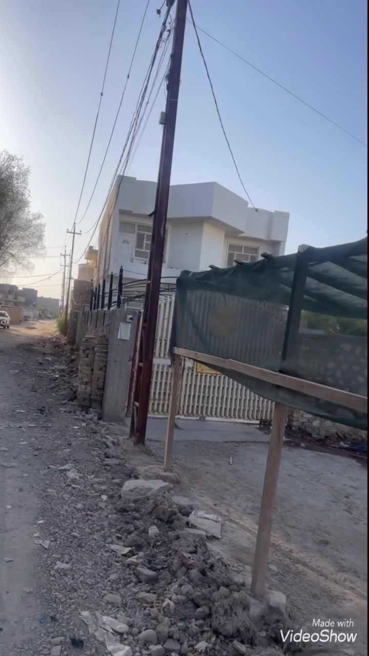 للبيع للبيع دار مساحه /١٠٠٠/متر جنس العقار طابو ثماني
موقع كلش مميز يحتوي طابقين وعلى ٤ غرف نوم وحديقه كبيره 
سعر معقول وراعيه يبيع ما يغني للستفسار مراجع ابو ادم للعقار موقع شارع مسبح الاولمبي
***********
