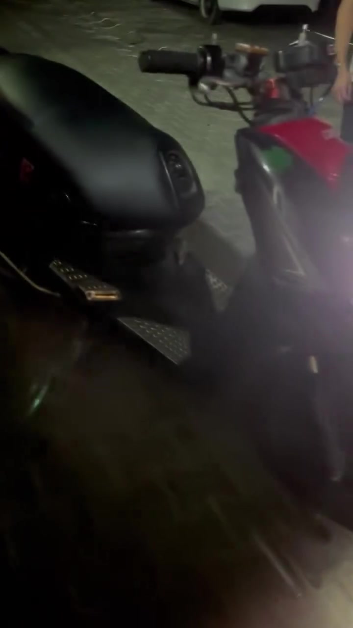 سكنز جبلي للبيع السعر 2150 لين اوياله مال شمعه يعني الخلفي دسك و مكينه بلاديه و نطيفه اخليلها بس محسن و دهظ امزويل و بكلات خلفي مال كاوسكي 2013 و الدراجه قويه ما شاء الله و استاند RBM كرزي ماكو منه قليل و الصالنصه ماكو منه بالعراق والله والشراي تعالي على هاذ الرقم ***********
