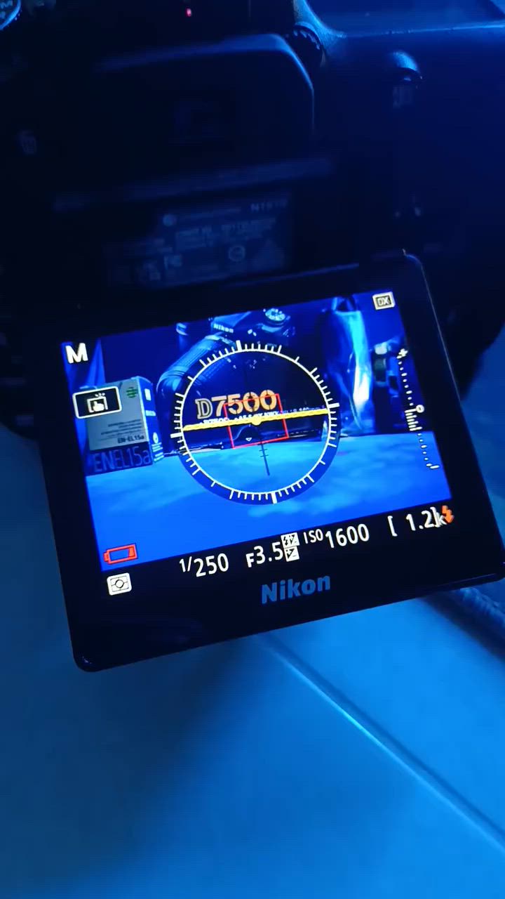 نيكون d7500
مع العدسة الكت الاصلية 18-140 فتحة عدسة 3.5
كامل ملحقات مع كارتونة +حزام كتف+ جلاتين حماية كاميرة
بطارية وشاحنة 
كاميرة نظيفة كلش وما مستعملها هواي 
شتر 26k 📸
شاشة لمس مائلة فوق وتحت فقط
21 ميكا بكسل 
فيديو 4k فريم30
مكاني شهداء البياع (***********)
