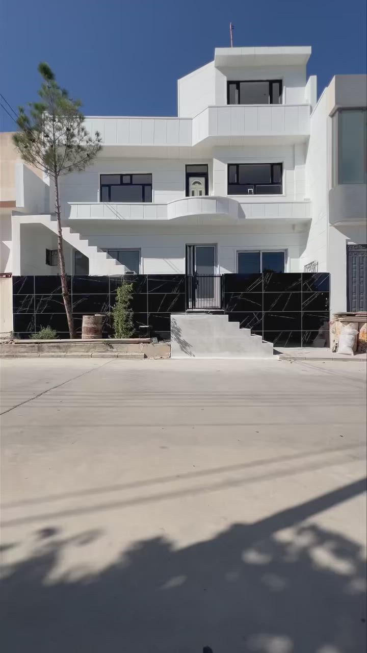 كؤد1046
خانو له گه ره كي هه واري شار
100مه تر
دوو قاتو نيو
بؤ دوو مال. كؤلاني11مه تري
روي قيبله
نيزيك جاده ريسيه كه
بؤنرخ كؤمينت بكه
***********

#Rams #happymonday #Steelers #خانوو #سليمانية #ڕاپەڕین #زانکۆ

