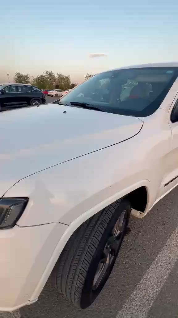 جيب كراند شيروكي
موديل 2018 
وارد خليجي 
مواصفات لمتدد فول مواصفات 
سياره بي قطعتين صبخ و بي شبرين صبخ يم بانورامه 
ماشيه 90الف كيلو
سعر 199ورقه بي مجال مكان اربيل 
***********

