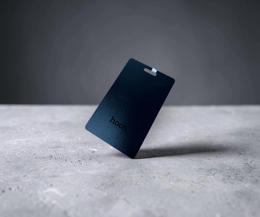 بطاقة تعقب ذكية رفيعة ماركة هوكو(Air Tag Card) – HOCO E102
السعر30🤩
الجمله18🤩 

الاستخدامات

تتبع المحفظة أو البطاقة الشخصية أو الحقيبة بسهولة.

العثور على الأغراض المفقودة باستخدام الهاتف.

مناسب للاستخدام داخل المحفظة بسبب تصميمه الرفيع.

يمكن وضعه في الحقيبة أو حقيبة السفر أو حقيبة اللابتوب.

يساعد على تحديد موقع الأغراض عبر تطبيقات التتبع على الهاتف.

المميزات

تصميم رفيع بشكل بطاقة لسهولة وضعه داخل المحفظة.

يعمل مع Apple Find My لأجهزة الآيفون.

يعمل مع Android Find Hub لأجهزة الأندرويد.

إمكانية تحديد موقع الأغراض عبر الهاتف.

إمكانية إصدار صوت للمساعدة في العثور على القطعة.

مقاوم للماء بمعيار IP68.

شحن لاسلكي بدون الحاجة إلى كابل.

بطارية ليثيوم مدمجة بسعة 100mAh.

تصميم خفيف وسهل الحمل.

خامة قوية مناسبة للاستخدام اليومي.

يدعم التنبيه عند الابتعاد عن العنصر المرتبط به.

محتويات الصندوق

بطاقة التتبع الذكية HOCO E102

دليل الاستخدام

علبة المنتج الأصلية

الملاحظات

يحتاج إلى هاتف ذكي للعمل مع التطبيق.

يعمل مع أجهزة iPhone عبر تطبيق Find My.

يعمل مع أجهزة Android عبر Find Hub.

يجب تفعيل البلوتوث وخدمات الموقع للحصول على أفضل أداء.

ملاحظة مهمة جدا: يرجى اختيار نوع البطاقة قبل الطلب حسب نظام الهاتف اذا كان اندرويد او IOS.

القياسات

قياس المنتج:

طول 8.5 سم  عرض 5.5 سم.

قياس الكارتون:

طول 9 سم  عرض 2 سم  ارتفاع 16 سم.

ملاحظة: هذا المنتج لا يمكن ايصاله للمناطق التابعة اداريا لحدود اقليم كردستان

للطلب***********
