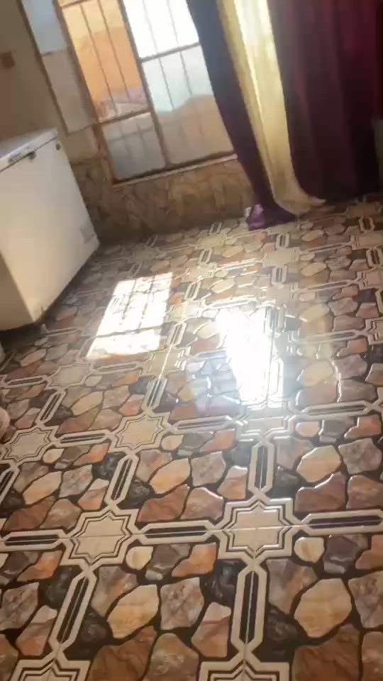 سلام عليكم بيت البيع مساحته 240 بناء حديث اول شارع بحي الزهراء  الأول جميع الخدمات متوفره *********** لستافر واتساب وخاص
