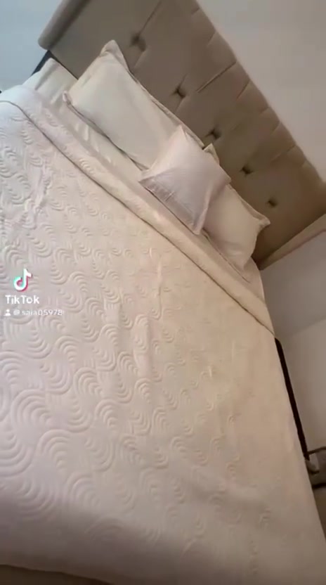 سلام عليكم عندي غرفه مال نوم البيع سعر 200 بيه مجال  مكان بغداد الشعب سريدات رقم ***********
