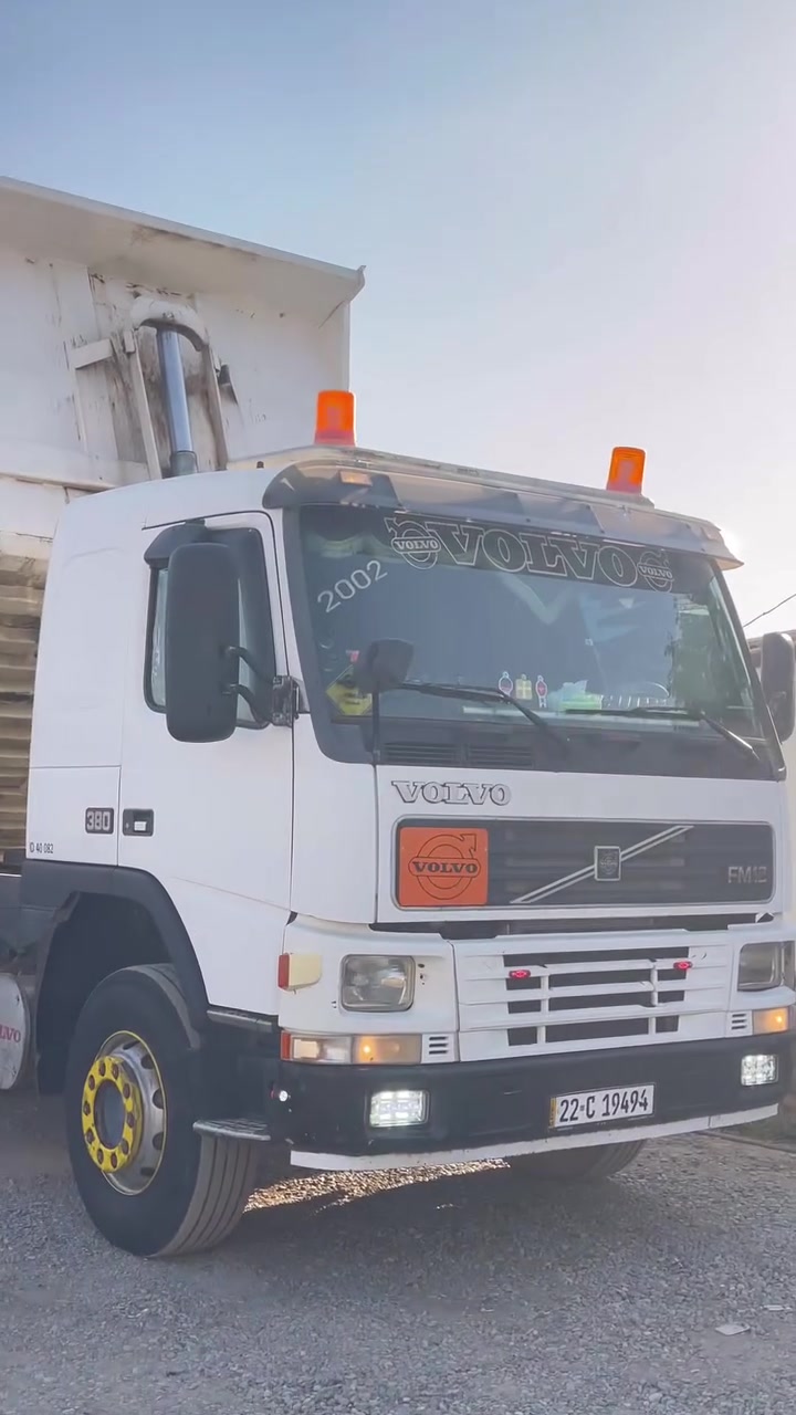 ***********‏للبيع(3:3 Volvo 2002
