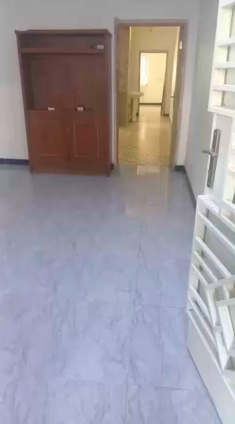 سلام عليكم بيت للايجار مساحه ٨٠ متر يحتوي على ستقبال مطبخ وغرفه نوم الموقع الاسكان قرب مصلى المصطفى ***********
