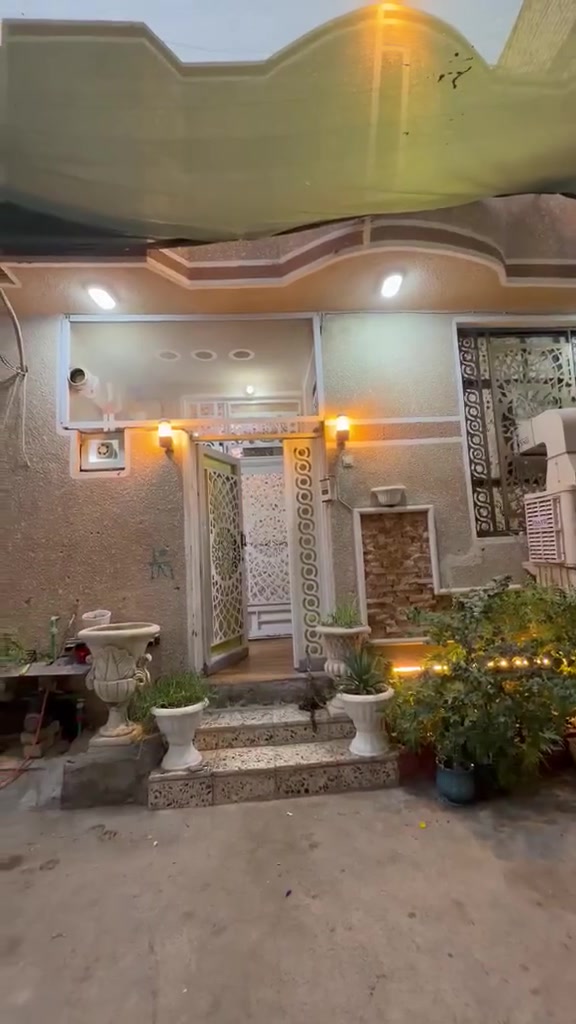 بيت للبيع مساحه ٧٥متر طابق واحد بناء طابوك 
يصلح دار سكن او حسينيه للزوار 
كربلاء المقدسة/  حي الامام علي قرب شارع الزوار والمشاية 
للإستفسار/  *********** 
السعر /  ١١٠ مليون
