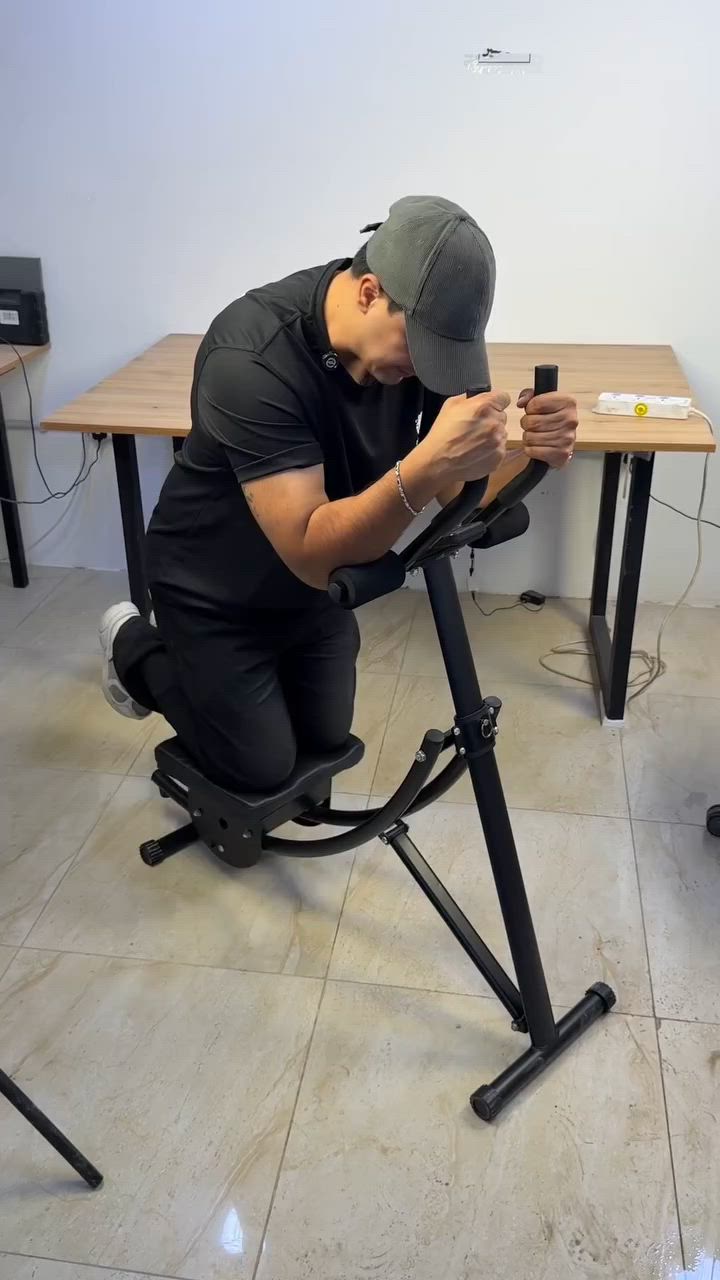 #السعر_85_الف مع توصيل 🛵 😍 💪 
جهاز تمرين المعدة متعدد الوظائف

الاستخدامات

يُستخدم لتمارين عضلات البطن والخصر والظهر والفخذين بطريقة فعالة ومريحة.

يساعد في نحت البطن وشد الخصر وتحسين اللياقة البدنية العامة.

مثالي للاستخدام المنزلي لممارسة التمارين اليومية دون الحاجة إلى الذهاب للنادي الرياضي.

يمكن استخدامه بأوضاع متعددة لاستهداف مناطق مختلفة من الجسم مثل عضلات البطن السفلية والعلوية.

المميزات

تصميم متين مصنوع من الفولاذ القوي لتحمل الأوزان العالية (حتى 150 كغ).

مزود بشاشة رقمية لعرض الوقت، عدد التمارين، والسعرات الحرارية المحروقة.


**إذا كنت صاحب هذا الإعلان وتريد حذفه لأي سبب، رجاءا أرسل رسالة إلى الدعم الفني**