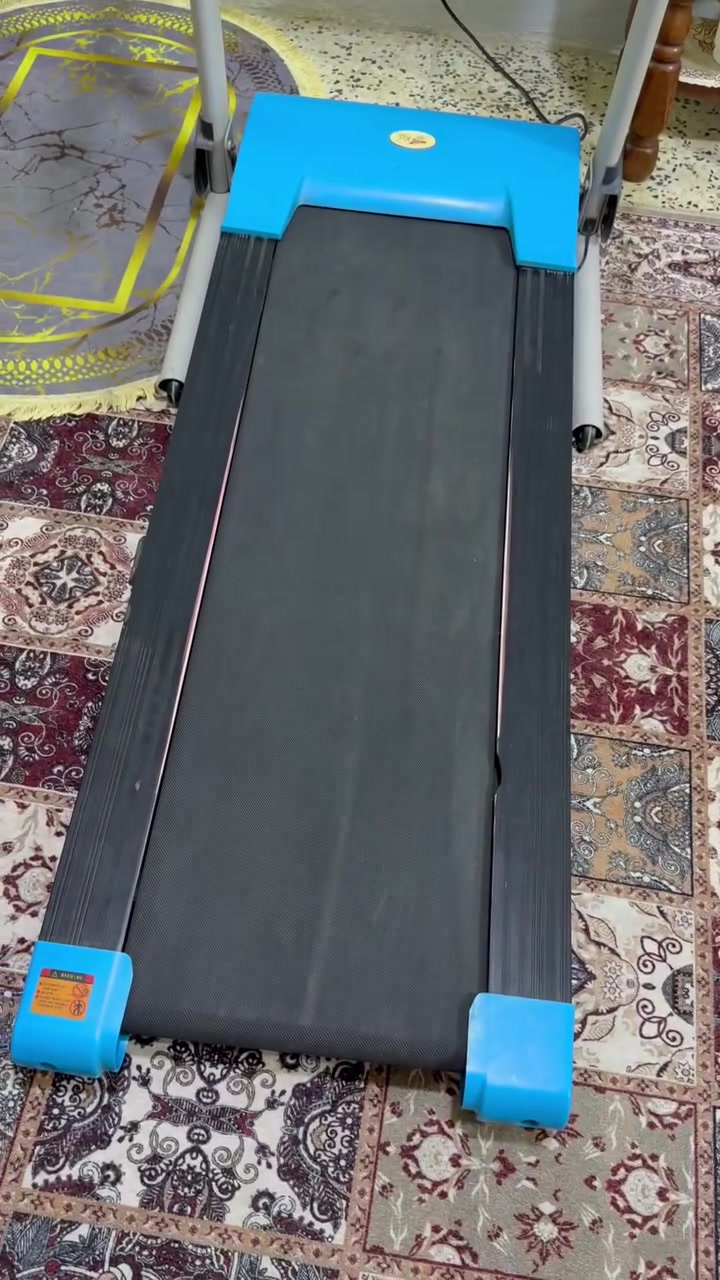 � فرصة لا تعوض… مشاية كهربائية Daily Youth بحالة ممتازة 🔥
( ماركت .. ديلي يوث ) 

تريد تهتم بصحتك وتنزل وزنك من بيتك؟ هاي فرصتك.

✅ مشاية كهربائية أصلية بحالة ممتازة وشغالة 100%، استخدام منزلي ومحافظ عليها.

🔹 شاشة إلكترونية تعرض:

✅ السرعة

✅ الوقت

✅ المسافة

✅ السعرات الحرارية

✅ نبض القلب

🔹 6 برامج رياضية جاهزة.
🔹 سرعات متعددة تناسب جميع الأعمار.
🔹 مفتاح أمان للإيقاف الفوري.
🔹 مناسبة للمشي اليومي، حرق الدهون، وتحسين اللياقة.
🔹 تتحمل وزن لغاية 120  كغم.

💎 الجهاز نظيف جدًا وما يحتاج أي تصليح، تشتريه وتشغله مباشرة

وسعرة مناسب جدا جدا ( 200 الف وبي مجال  ) يعني اذا عجبك الجهاز خابر وتدلل 

واحلى شي ( يوجد خدمه توصيل ) يعني اكعد بمكانك والجهاز يوصلك وتدلل 

للاستفسار .. واتس اب / ***********
 او مراسلة الصفحه
