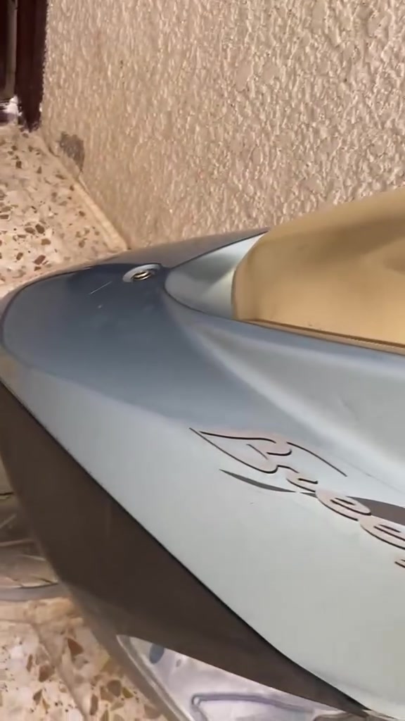 سلام عليكم 
دراجة بريز للبيع رمبة جاهزة كل نقص مابيهه كهربائيات كاملة مكينة مكفولة ودراجة نضيفة صار 4 اشهر من نازلة رمبة 
مكاني ببغداد بالشعب قرب الاسواق المركزية
للاستفسار ***********
