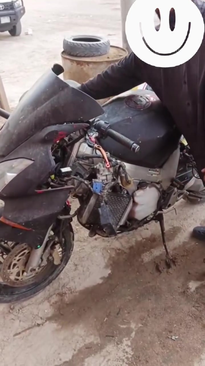 دراجه honda vfr800 2003
الدراجه جانت كاطعه نار وديتها الفيتر
سوا الكهربائيات وشغلها
جانت متركه الدراجه
بيها خلل حاليا ماتصعد دهن 
مامفتوحه المكينة شرط قبق الولفات مامفتوح
حجم المكينه 800cc
v4
تفاصيلها كاملة بالفديوات
الدراجه لون احمر بلاد
وصابغينها لون اسود رش 
عليها كزوز sc
يدات رياضيه
نوزلات رياضيه
ابيعها ع هذا وضعها الي تخدمه
مليون و100 الف سعرها
البصرة قضاء المدينة
***********

