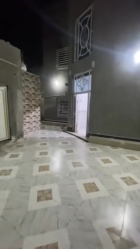 بيت للبيع ٢٣٥ متر واقع حال ٢٠٠ متر بلطابو حي الشهداء قرب جامع المحسن على شارع سايدين
بيت طابقين بناء 2017  عكاده يتكون من استقبال وهول وصاله ومطبخ و 6 غرف نوم وصحيات عدد 2 ومحل ومخزن  بيت السعر على الخاص او التواصل عن طريق 
الرقم ***********
