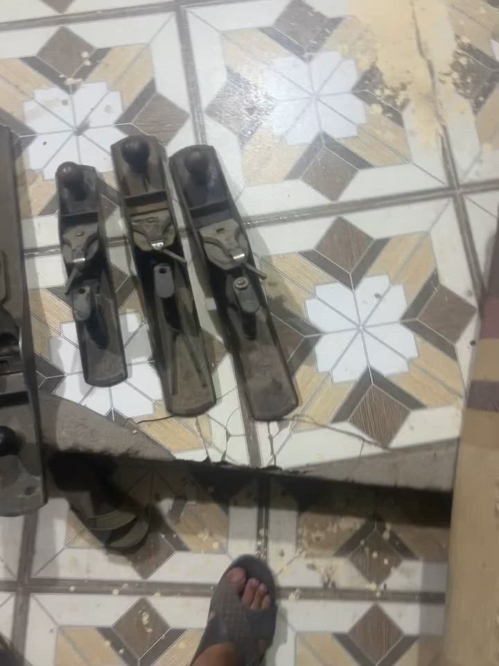 السلام عليكم غراض قديمه للبيع 
كلمن وسعره ابيع شلع وابيع مفرد 
تفاصيل اكثر مراسله خاص او الاتصال 
***********
