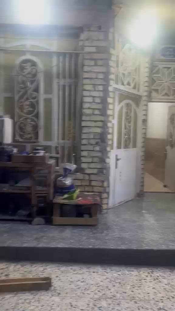 السلام عليكم بيت بمنطقت البلديات الظباط شارع الكاشي البييت 140 ع شارع عام مقابيلك تشجير من ضمن البيت بناء حديث السعر 210 وقابل للتفاوض لاستفسار ***********
