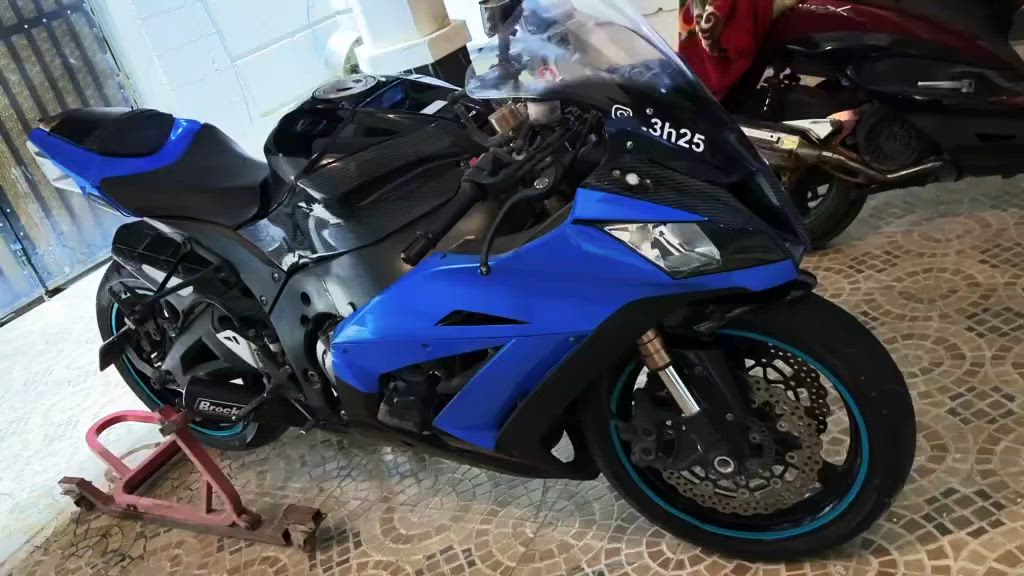 السلام عليكم شباب دراجه للبيع Zx10R بحاله الوكاله جديده كلش ومكفوله من كلشي   ماشيا 26الف سويج واحد وعليها غراض والدراجه 
1تعديل خرائط الا حتراق 
2 إلغاء قيود البيئه
3 الغاء قلة السرعة ورون
4اضافة لونش كنترول للعقل 
5اضافةpit limit
6الغاء ماطور لكزوز
7تعديل مروحة تشغيل 85
8اضافة بك فاير وفصلة على رون 8 وتتحكم بيه عن طريق دكمة 
9 تم اضافة كويك شفتر للدراجة عن طريق عقل 

 رقم وسنوية بصره بسمي  وبدون هم ابيع الناصريه يتصل ***********/*********** خاص ماجاوب
