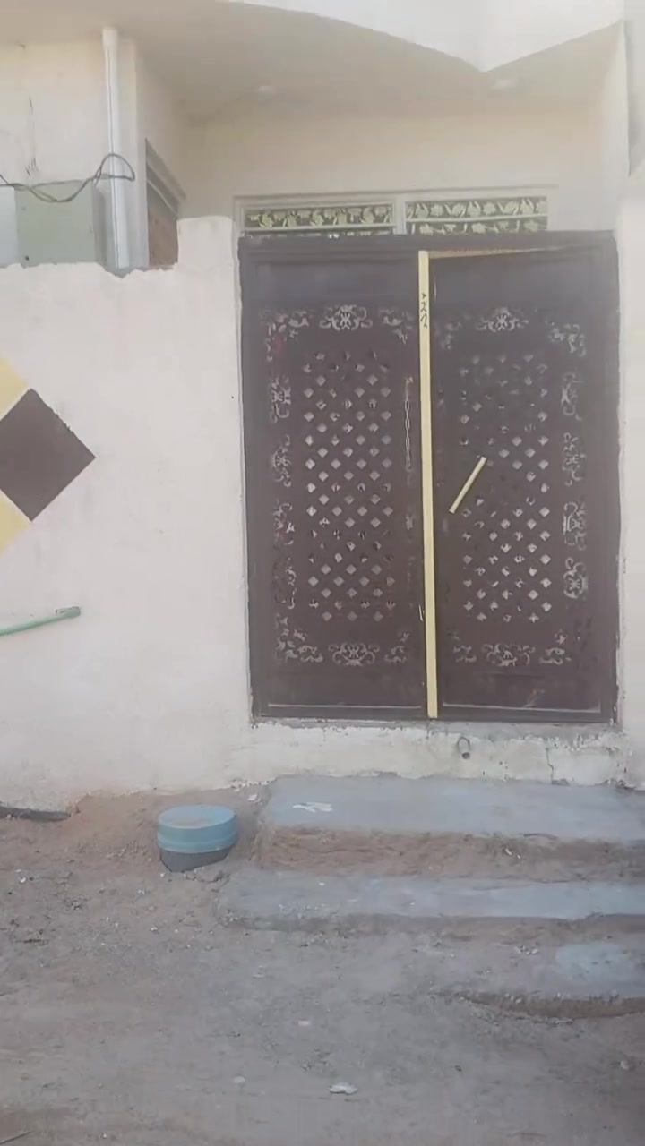 سلام عليكم  بيت البيع بحي الزهراء شارع مالته 14 متر يصلح حسينه عشرت دقايق الإمام الحسين  مساحه 100 كامه خدامات  السعر  40 رقمي  ***********
