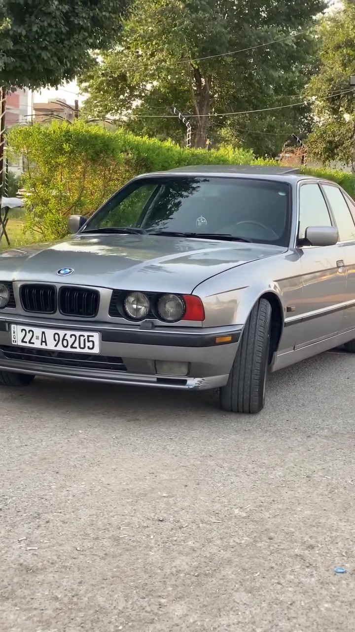 السلام عليكم 

BMW525 ديجيتال
موديل 92 
رقم أربيل هزه سنويه كله جديد بسمي
سلايت 3طكات
كير أوتوماتيك 
فول سبورت
تبريد تدفئه
أربع جامات كهربائي
قفل مركزي
دبل ايرباك
كشتات جلد 
تثبيت سرعه 
حجر بيئه موجود بيه 

السياره بدون ضربه اول صبغ اله بيه تصفيه معجون كلش كلش قليل
السياره خير من الله كير ومحرك بل شرط  وصدر تايرات كله جديد شغل وطلع وين ميعجبك تراي
السياره ممتعوبه وبل واقع احلا من الصور وبيه دفتر بانزين
السعر 77 وبس مجال 
مكان السياره كركوك 
***********
