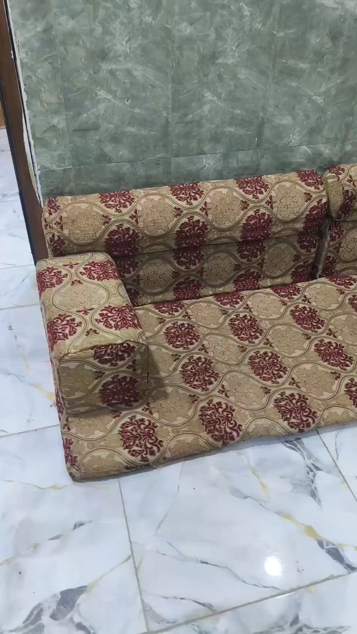 كعدة ١٤متر مع ٧تجوات و٧دوشك مثل مامبينة بصورة نظافتة ٦٠٪للبيع كربلاء سعر ١٠٠وبي مجال لشراي للتواصل اتصال علرقم *********** مكاني شارع الحافظ
