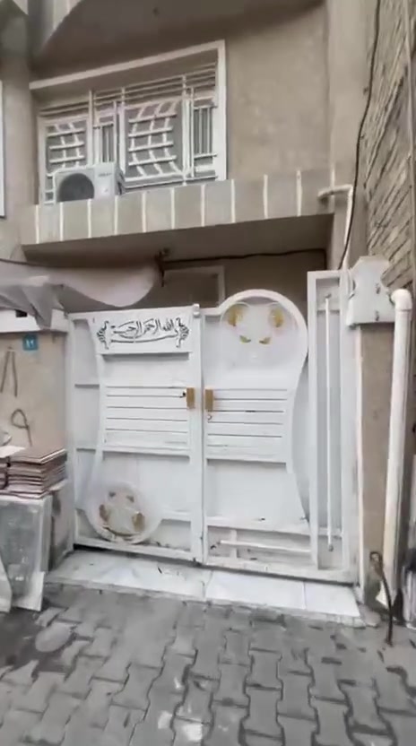 السلام عليكم بيت للبيع مساحه 100 مربع للبيع
10*10
السند:٢٥ 
العنوان:كما هو موضح بل فيديو 
امانه الله كلشي جديد  تأسيس منظومه ماء و مجاري صحيه جديده و منظومه كهرباء هم جديد و الكاعيه بورسلين كلها جديده
السعر:٢٢٠ مليون و قابل للتفاوض
للاستفسار اكثر الاتصال على الرقم
***********

