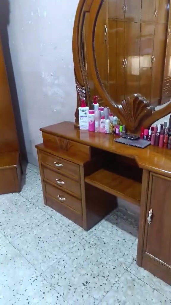 غرفه تسكام صاج داخل وخارج ام السته طابقين ظهر جرجوبه نظيفة كلش 5ملم 8 قطع سقف وقاعده بلوك فول نظافه مكاني محاويل للاتصال ع الرقم ***********
