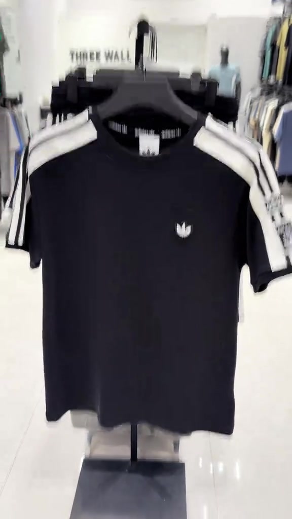 زبائن 3W✔️  تراك شورت adidas  صناعه اندنوسيا خامه قطن ١٠٠٪ السعر 40,000 قياسات ( M-L-XL-XXL-3XL) ـــــــــــــــــــــــــــــ العنوان بغداد القادسيه  مدخل ساحة قحطان  ***********
