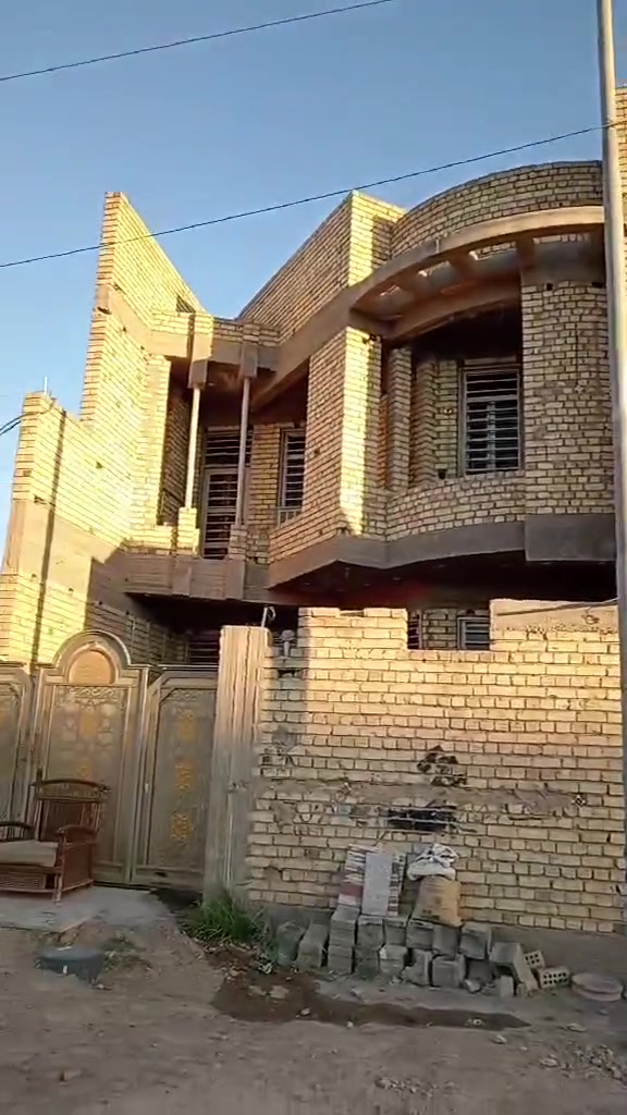 📍 بيت + محلات للبيع – طابو صرف
✅ المساحة: 300 متر مربع
✅ الموقع: حي الشهداء الثانيه – قرب عماره الجنابي مقابيل اسواق المصطفئ
✅ الشارع (40)
✅ غرف عدد(4) حمامات عدد(2) صاله عدد (2) بيتونه 
💰 السعر:  خاص 
📞 للاستفسار : ***********
***********
