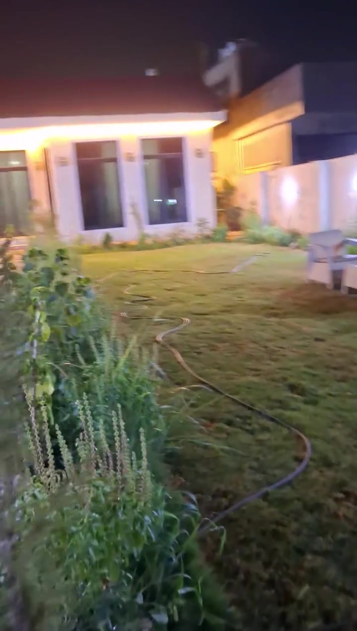 السلام عليكم متوفر  دار ستراحه مساحه
٥٠٠متر واجه 12.5 نزال ٤٠
داخله منزل مساحه ١٠٠متر مربع يحتوي صحيات وغرف نوم ٢ مطبخ صاله ستراحه
وكراج سيارات  وحديقه مرتبه  موقعه الدوره البوعيثه 
تبعد عن سده 250 متر موقعه كلش حلو  سند ٢٥ قرار محكمه 
تصلح للسكن  أو مزرعه 
سعر مناسب خدمات كامله  مدارس قريبه عليه 
للاستفسار اتصال ***********
