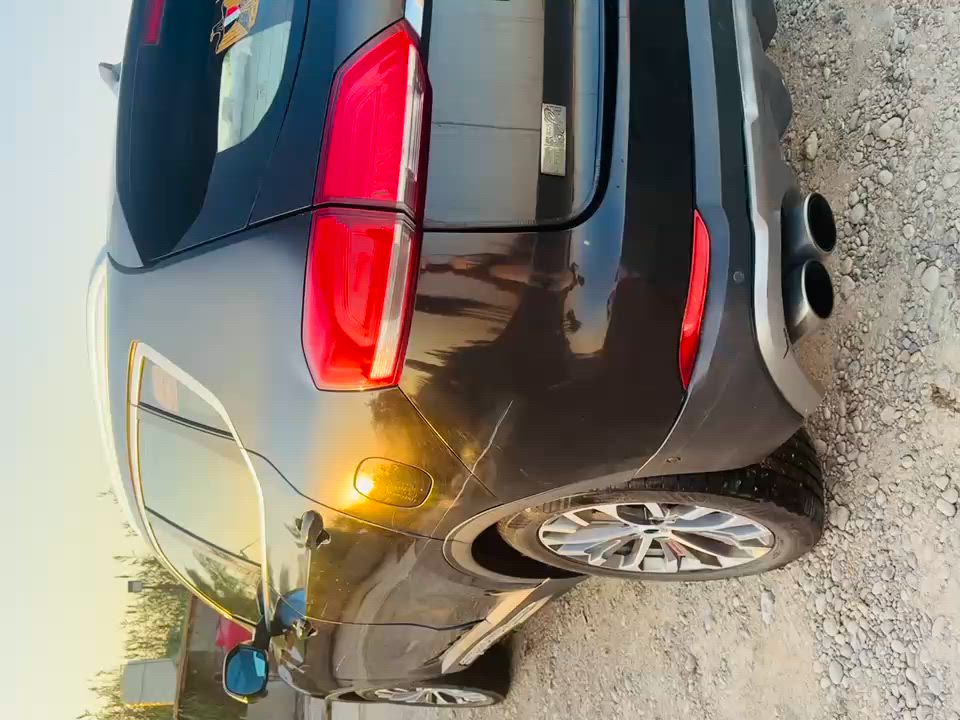 السلام عليكم ورحمة الله وبركاته سياره هاڤال  مديل 2019للبيع السياره نضيفه بس بيها نواقص وراح اذكرها كلها إلك السياره مشيها وسياقتها حلوه بس مجرد تعدل هاي النواقص العليها أي استفسار عن السياره اني خادم هاذ رقمي ***********) ماشيه السياره 196الف. مكان السياره النهروان القرية النفطيه. سعر السياره 95وبيها مجال شي قليل وإذ اكو مراوس حسب القناعه  
1ايرباك طاك

2.كيس دهن الكير يرادلة تبديل بي نضوح

3.تاير بي ضربة يراد ينفتح وينسحب 

4.السيارة بيهة حادث سابقاً وبدلنة البنيد والباب تعدل عل بارد هوة وجاملغ

5.السيارة مجفتة وصار بيهة خيط تبخير 

6.ويرادلهة دبلات خلفية 

7.اكو أماكن يرادلها صبغ 

8.يرادلهة زوج عدسات اماميات سعر التك 200

9.يرادلهة بوليش عام 
كلشي بيها ذكرته حته لا تجي وتكلي هاي ليش مكتلي بيها وحقك من تحجي. واني بلخدمة الي اكدر عليه