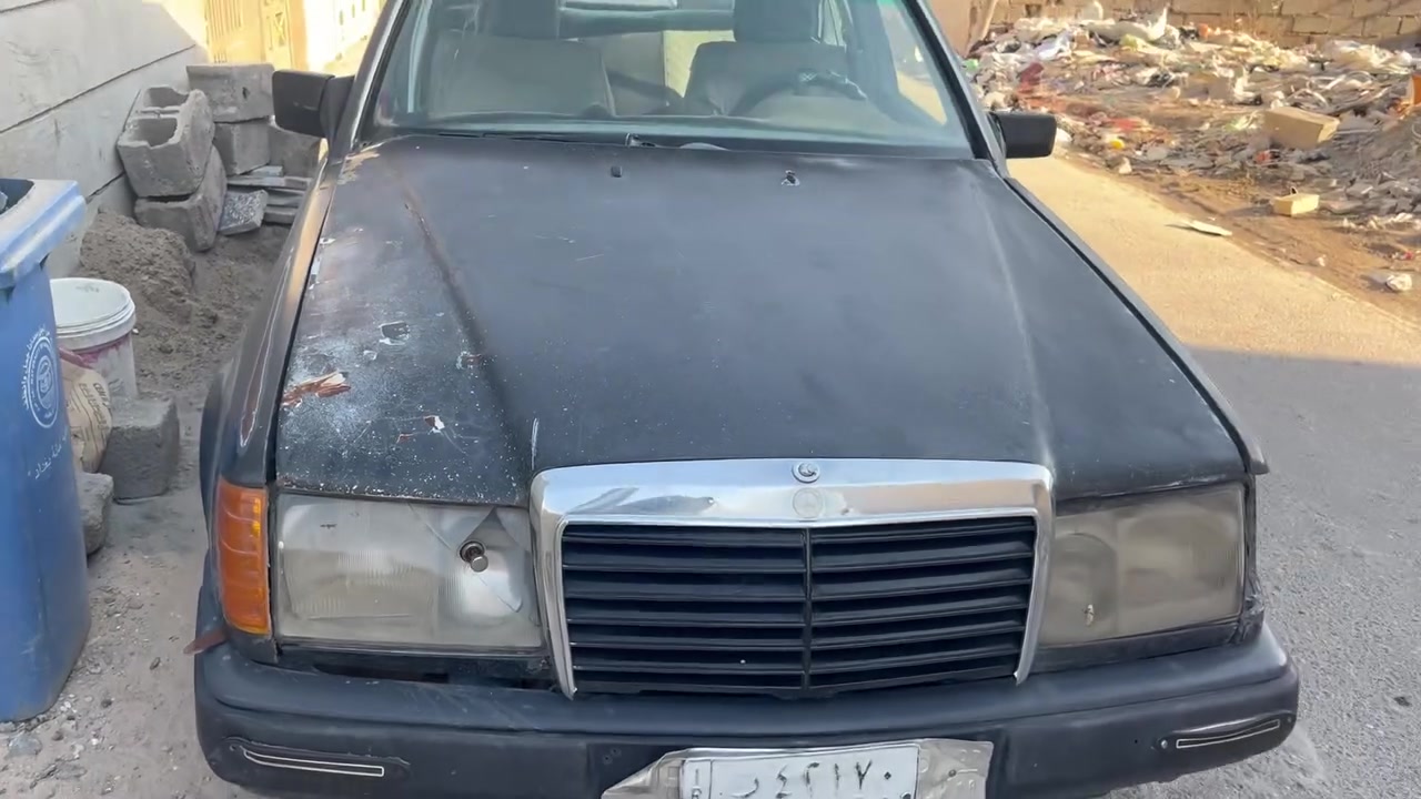 سلام عليكم عندي مارسدس دب محرك بطه 2500
مديل 1989
سياره كشر كدام عينك 
محرم وكير نضيفات 
تبريد بس يلحم راديتر ويتعبه غاز يشتغل 
مكان حي نصر 
سنويه تنتهي ٢٨ 
عليها غرامه ٢٠٠ الف راعيها هماتين يريد تحويل 
***********
