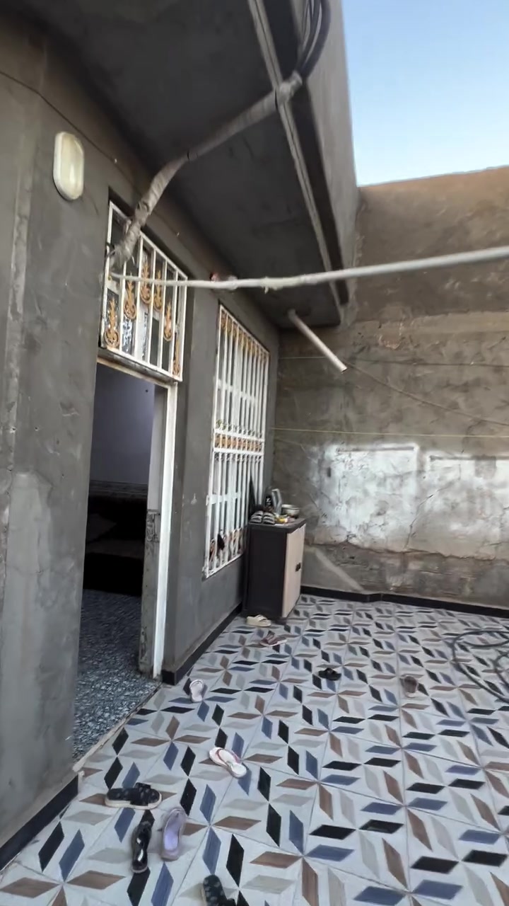 السلام عليكم 
بيت طابقين مساحته 120 متر واقع حال اكثر 
حله ورديه خارج 
رقم ‭***********‬
