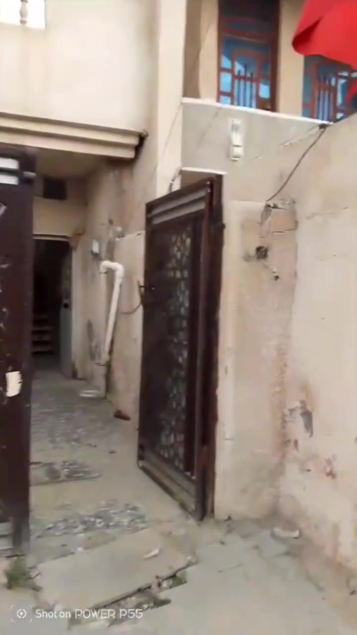 دار للبيع مساحة ٧٨ متر غرفة وهول ومطبخ صغير بس الي يريد يدخلي خاص  في المسقط قرب اسواق ابو مهند يم الملعب على ايدك اليسرة والسعر ٤٠ بس الي يريد يراسلني والبيت يم صاحب الدار***********
