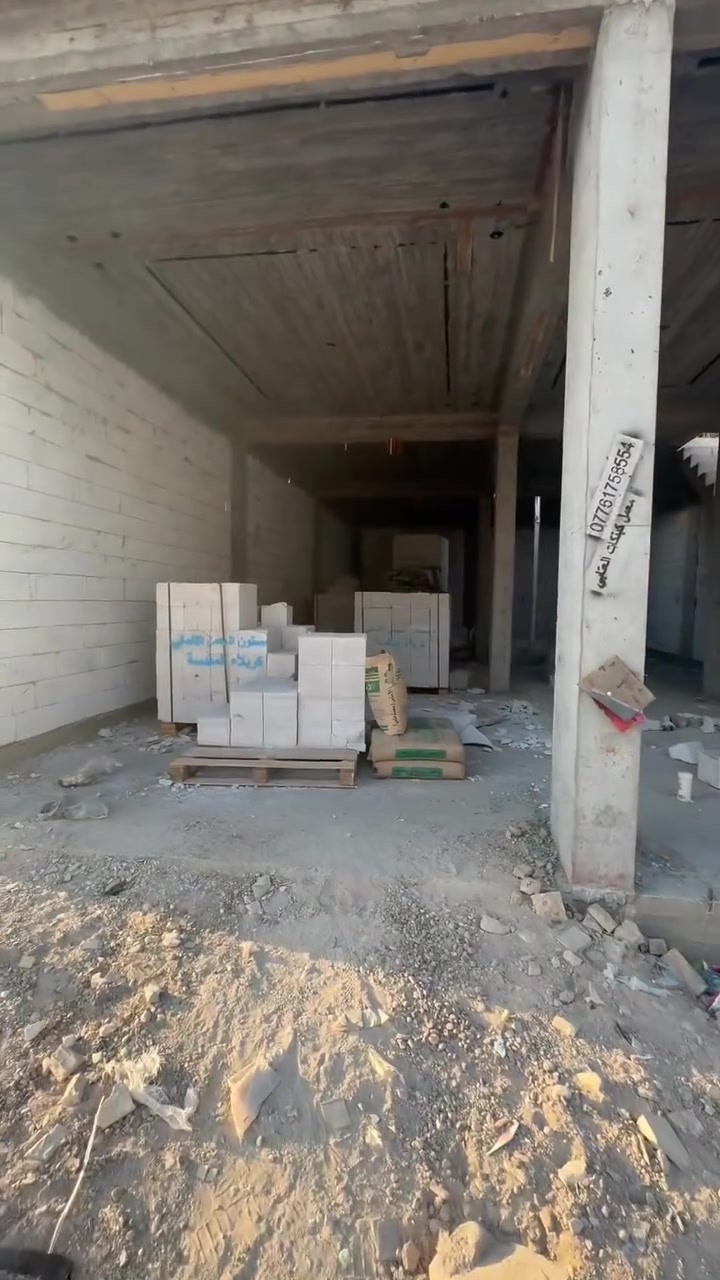 🏢 للبيع بناية في شارع القمة التجاري 🏢

📍 الملكية: باسمي (تنازل شركة).
📐 المساحة: 125 م².
📏 الواجهة: 8.34 م.
📏 العمق: 15 م.

✅ تصلح لـ:
🛍️ محل واحد كبير
🛍️🛍️ أو محلين
🏠 أو بيت سكني

🏗️ البناء درجة أولى من حيث التسليح والصب، وجميع مراحل البناء موثقة بالفيديو.

🔄 مطلوب للبيع أو المراوسة مع قطعة أرض أو هيكل ضمن نفس المنطقة.

📞 للاستفسار:
***********
