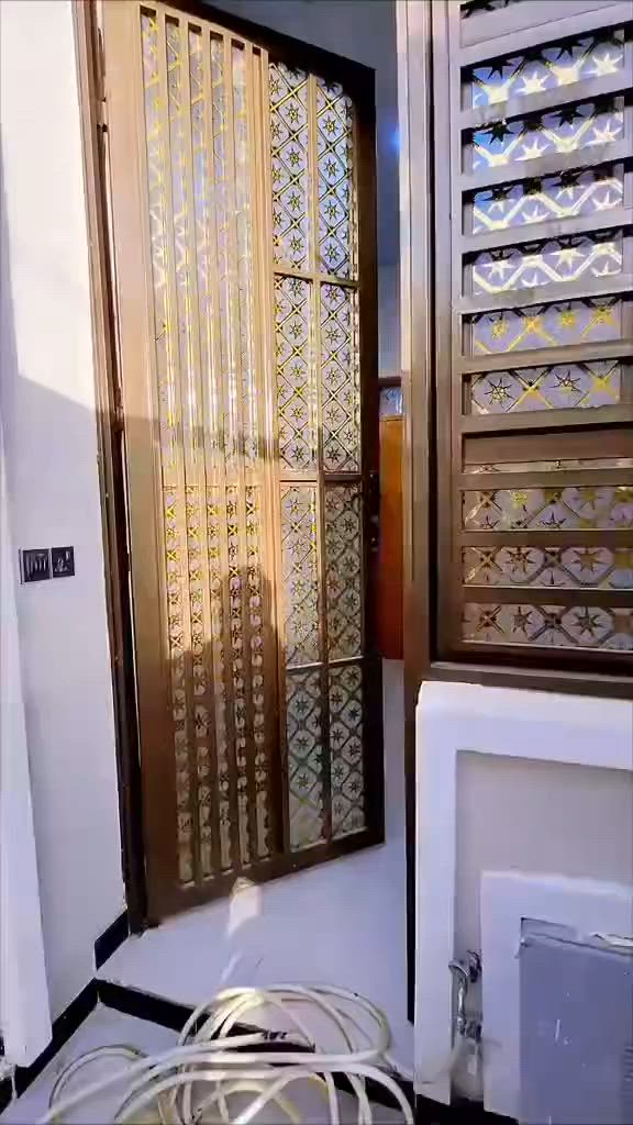 السلام عليكم دار للبيع مساحه 100م بناء حديث طابو صرف طابق واحد الاسكان الصناعي النزله الثالثه قرب مدرسه الحمزء للاستفسار ***********
