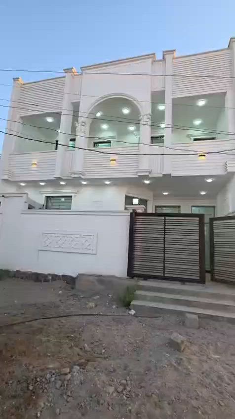 بسم الله إعلان بيت للبيع الرمادي ال٥كيلو نزلت جامع التقوى الشراع خلف محلات سعد البيلاوي تبعد عن شارع العام ٦٠متر المساحه ٢٠٠متر شارع ١٥متر سنه البناء ٢٠٢٦بعده صفر مامسكون نوع العقار طابو صرف تحويل مباشر الطابق الاول حجر الطابق الثاني بلوك يحتوي على ٤غرف نوم استقبال مطبخ حمام عدد ٣ البيت يباع نقد فقط أستفسار اكثر ***********
