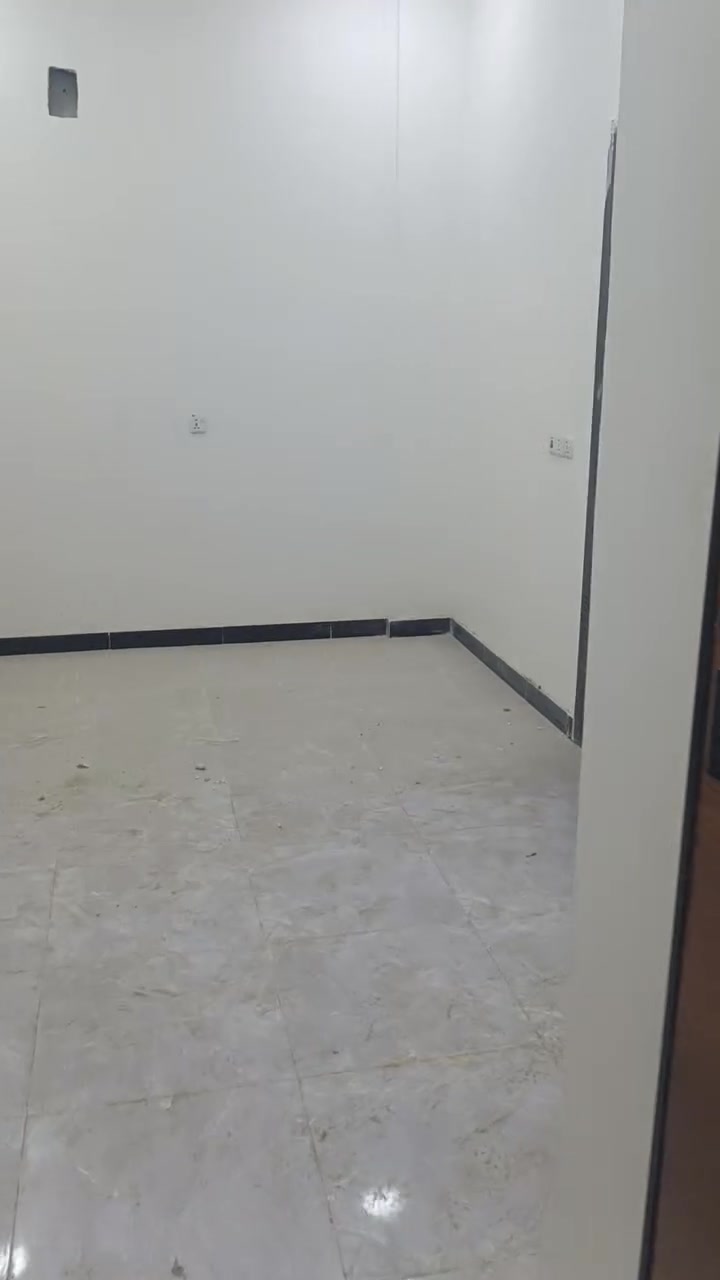 السلام عليكم ... توفرت شقه زيرو للأجار غرفتين هول مطبخ خدمات شي كلش نضيف  بنايه جديده مجهزه بالكامل طابق ثاني ...الدوره حي دجله بالبدايه قريب جسر الجمعيه موقع حلو  الأجار 400  شهريا ..مجال بسيط .. فقط عوائل.. خاص أو وتساب على الرقم .. ***********
