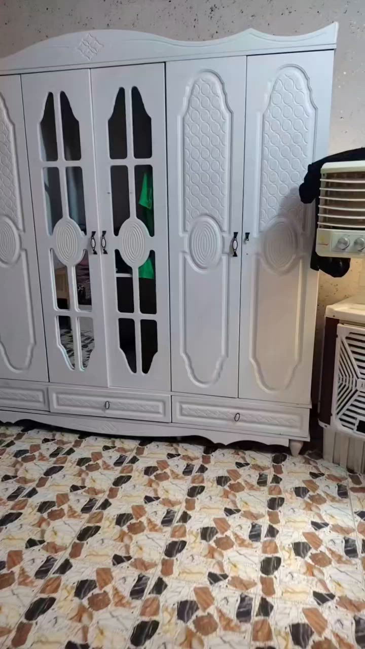 غرفه للبيع مكاني السيديه حي التراث  حته مبرده شلع رقم هاتف ***********
