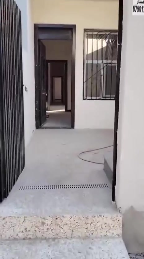 دار لل ايجار بناء ٢٦ زيرو غير مسكون طابق ارضي واحد 
غرفتين نوم حمامين خارجي وداخلي مناور صاله ومطبخ مفتوح
مكان المنصور بحي دراغ ضهر سياج التراث مقابل الدار تشجير ايضا موقعه حلو تواصل مع صاحب الدار مباشر بدون دلاليه.    ***********
