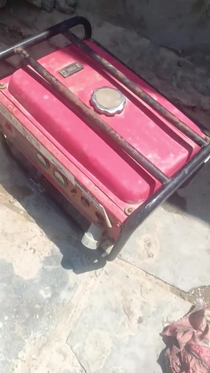 من رخصة مدير الكروب مولودة نضيه حيل شرط مامفتوح بيه برغي تشغيله ناعمه صوته ماينسمع مكانه شافعيه سعر مناسب انتصل على الرقم ***********
