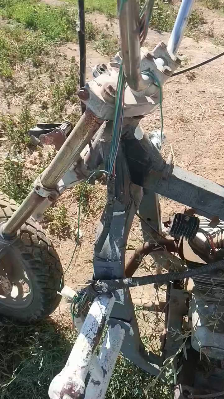 ستوته صقر للبيع
كير محرك شغال 
ابيع كوم حديد ب400الف 
***********
