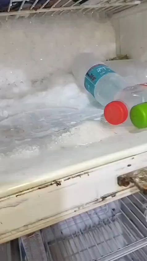 ثلاجه للبيع كبيره شراي يراسل خاص ورقم بي وتساب وعنوان كرمه علي ***********
