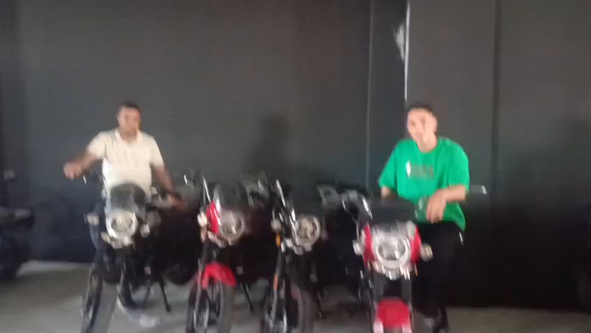 🏍️ للبيع: سورنك دايوان موديل 26 - زيرووو  
الحالة: زيرو بعدها، 0 كم ما ماشية ولا متر ✅

المواصفات:  
• المحرك: 200cc قوي واقتصادي   • السويج: عدد 2 🔑   • البصمة: عدد 2 تشغيل بالبصمة   • تشغيل عن بعد: ريموت كونترول   • الإضافات: سورنك دايوان 
ملاحظة مهمة: الدراجة زيرو وكالة، تطلع بيها من المعرض مباشرة

💰 طريقة الدفع:  
• متوفر نقداً   • متوفر أقساط مريحة على ماستر كارد الرافدين   
📍 الموقع:  
صلاح الدين - قضاء بلد - شارع الفرات

📞 للتواصل:  
***********

