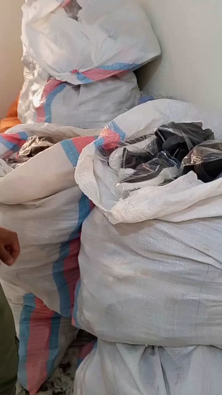 السلام عليكم شباب توفر احذيه شلعه 75 قطعه جوه جمله سعر القطعه الفين دينار نهايته شباب قياسات من 40 لل 45 للحجز خاص او وات ساب ***********
