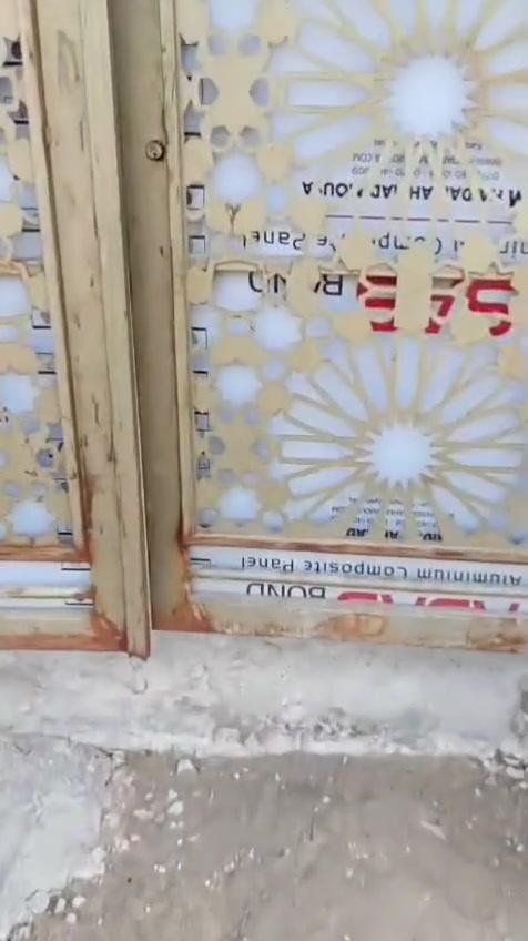 السلام عليكم بيت بناء حديث ٢٠٢٦ بيت طابقين يحتوي عله ٣غرف وستقبال ومطبخ تركي ومطبخ حار بيت كلش حلو ماء مجاري كهرباء كلش ممتازات مكان البيت مجمع فدك نهايت شارع مختار رمضان *********** رقمي بي واتساب وبي تصال
