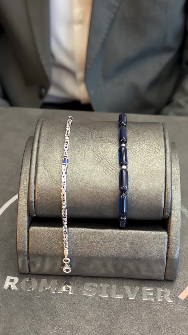 توفر السوار الكهرب مع ثلاث حبات فضه عيار 925
مع سوار فضه اصلي عيار 925 
ROMA SILVER 💎
📞***********
