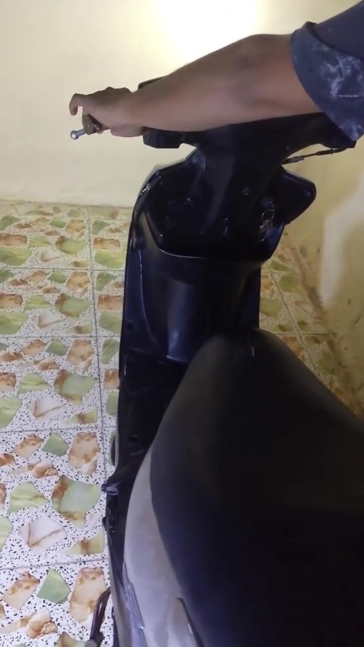 السلام عليكم كامكو للبيع نظيفه محركه ما مفتوح الشرط كهربائيات كيله شغاله نكره سلف ما عايزه السعر 300 وبيها مجال استفسار على هذا الرقم*********** هذا ما ابي واتساب
