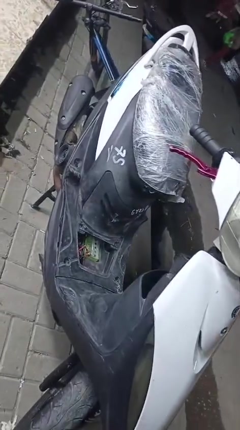 السلام عليكم
دراجه ماكس نضيفه فول 
نكرا سلف نقصها فقط كفر مال غطه الباتري 
سعرا 400وبيها مجال مكاني بغداد مدينه الصدر 

***********
