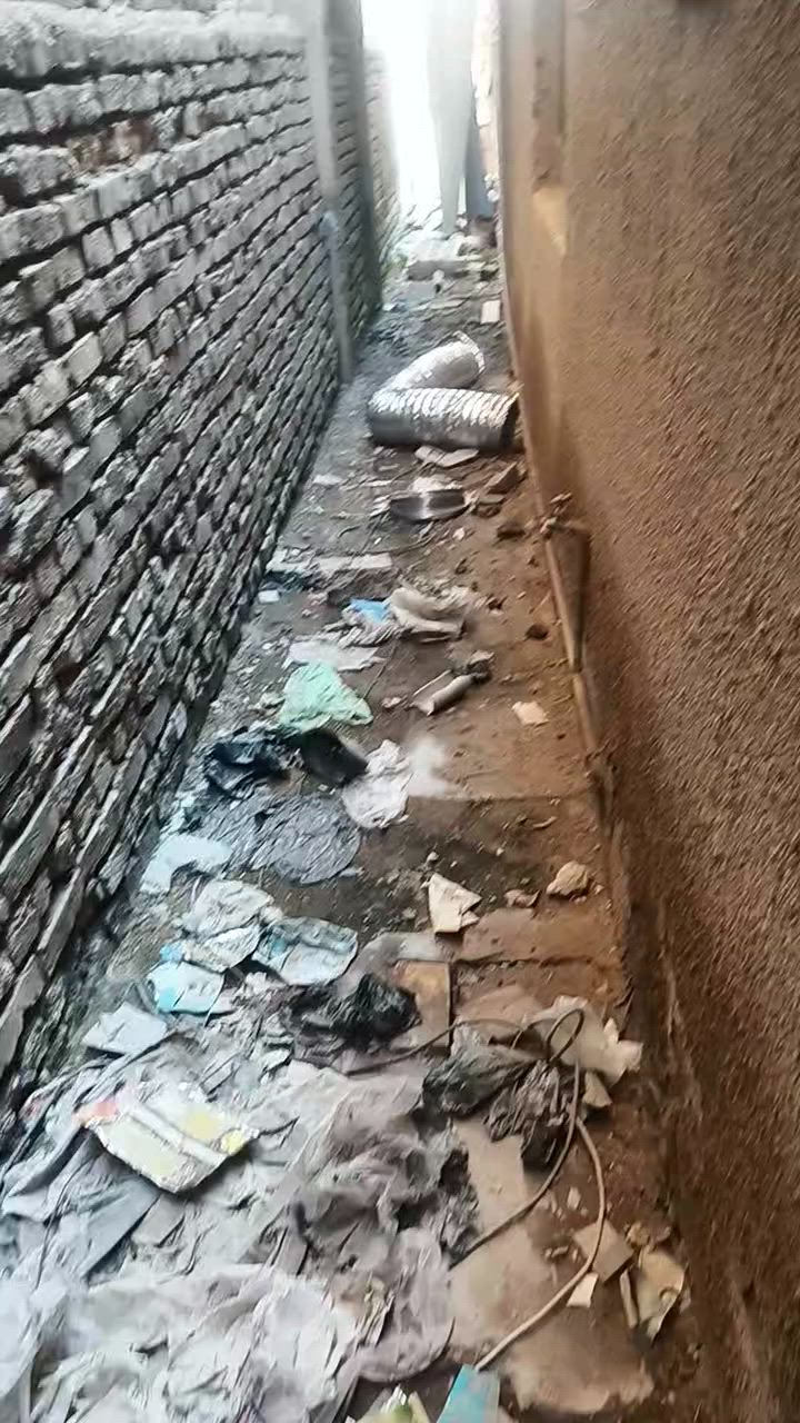 السلام عليكم عندي هاذا البيت 50متر خلفيه متروك صار سنتين شارع ابو سمير موقع تجاري او اريد ابيعه رقم صاحب البيت  ***********
